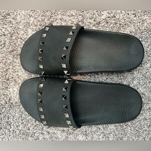 Valentino Garavani Rockstud Rubber Slider Sandals; size 7 us